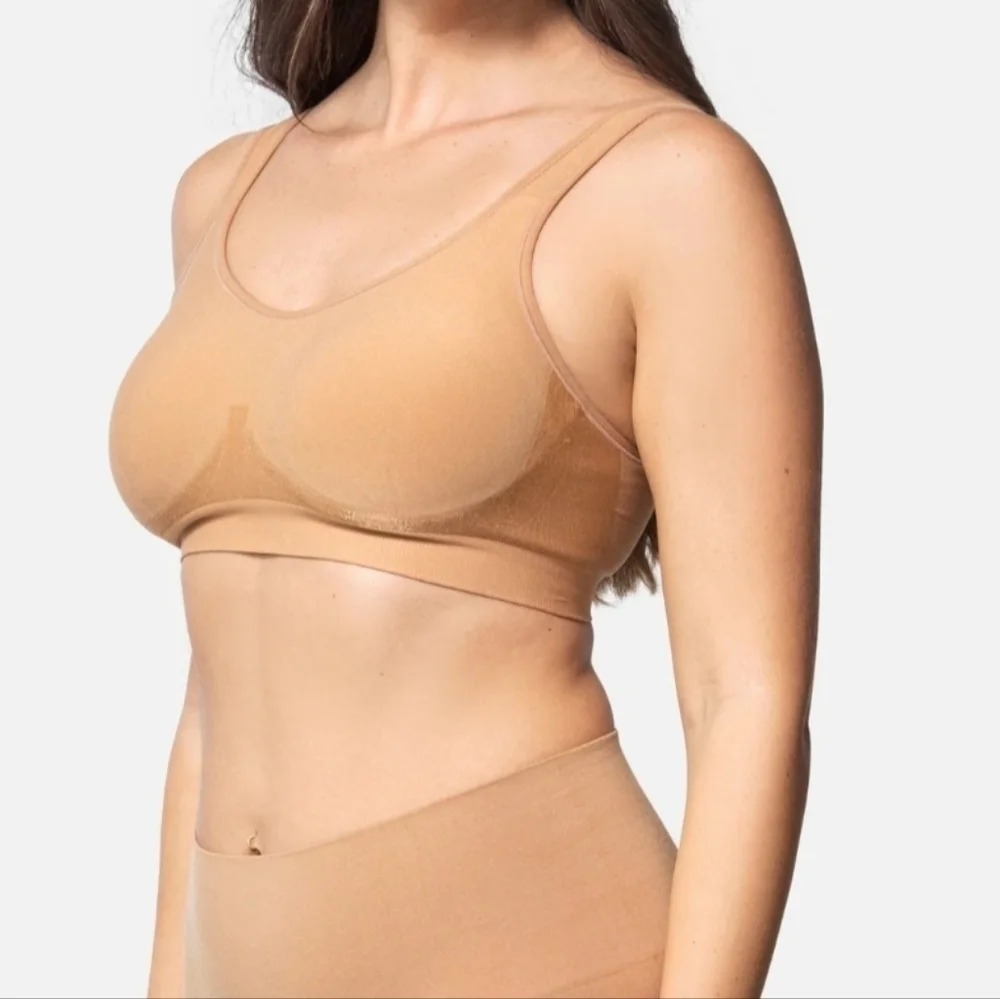UNDEROUTFIT The Comfort Shaping Bra w Extender, Non-Adjustable Straps, Tan Color